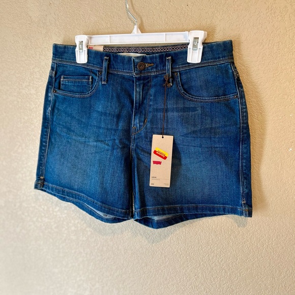 Levi's NWT Women's Blue Denim Shorts Mid Thigh Size 8 - Picture 2 of 8